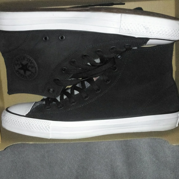 Converse - Picture 3 of 4